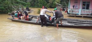 Polsek Sepauk Himbau Warga Agar Tetap Waspada Terhadap Banjir