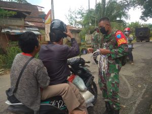 Koramil 16 Pemuar Kampanyekan Prokes Kepada Warga