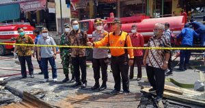 Pjs Bupati Sintang Tinjau Lokasi Kebakaran