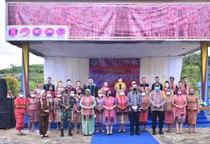 Pemkab Sintang Adakan Festival Tenun Ikat