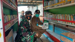 Pjs Bupati Sintang Tinjau Perpustakaan Apung di Ketungau Tengah