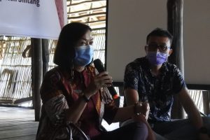 Sekda Sintang Minta Pengrajin Promosikan dan Jual Tenun Secara Online