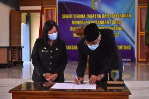 Yosepha Hasnah Terima Memori Jabatan Bupati