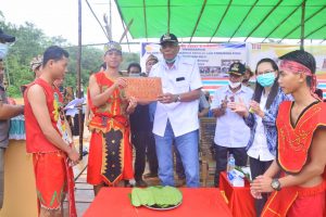 Bupati Jarot Resmikan Sekolah Adat Engkabang Rinda