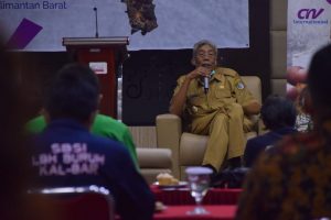 Bupati Sintang Buka Pelatihan Negosiasi Efektif Dalam Penyusunan PKB Sektor Sawit