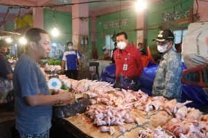 Wabup Sintang Tinjau Pasar Dan Monitoring Harga Sembako