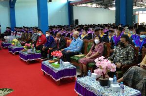 Staf Ahli Bupati Sintang Hadiri Wisuda Ke-XI STKIP Persada Khatulistiwa Sintang