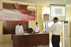 Mewakili Bupati, Asisten Ekbang Buka Latsar CPNS Pemkab Sintang