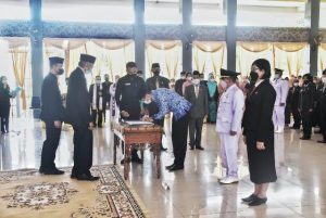 Bupati Sintang Lantik 119 Pejabat Struktural