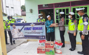 Jumat Berkah Hari Lalu Lintas Bhayangkara Ke-67, Satlantas Polres Barsel Gelar Bakti Sosial