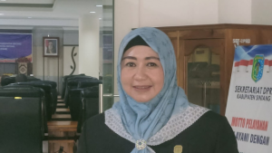 Mainar Dukung Polairud, Basarnas Serta Dinas LH Membersihkan Sampah Ditiang Jembatan Sungai Melawi