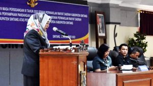 DPRD Sintang Fraksi Demokrat Sampaikan Pandangan Umum Terhadap 6 Raperda