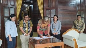 Bupati Sintang Tandatangani MoU Program Kesejahteraan Anak Bersama WVI