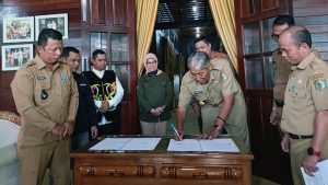 Bupati Sintang Saksikan Penandatanganan Nota Kesepahaman Untuk Jaga Bukit Tempurung di Desa Bangun