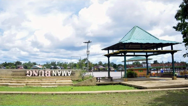 Taman Bungur Depan Pendopo Bupati Sintang