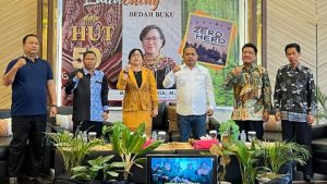 Membedah Buku Kiat-Kiat Mengelola SMK Karya Maria Victoria