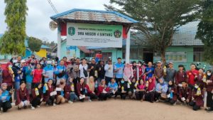 Berantas Sarang Nyamuk dan Cegah DBD, Camat Sintang Gerakan Warganya Lakukan GERTAK KESAK