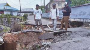 Perbaikan Akses Jalan Menuju Gedung DPRD dan Dinas Tata Ruang Kabupaten Sintang