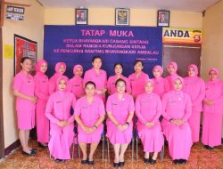 Ketua Bhayangkari Sintang Kunjungi Ambalau