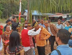 Anggota DPRD Sintang Hadiri dan Buka Perayaan Gawai Dayak Dua Dusun di Desa Merpak